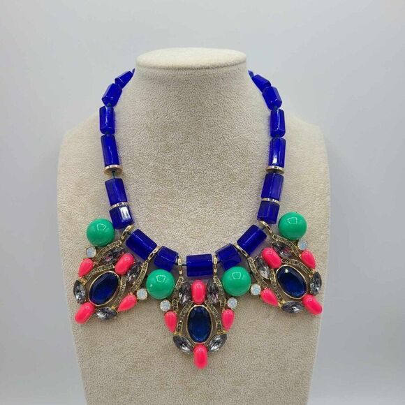 J Crew Chunky Multicolor Lucite or Resin Crystal Necklace NEW!  NWOT! - Picture 2 of 10